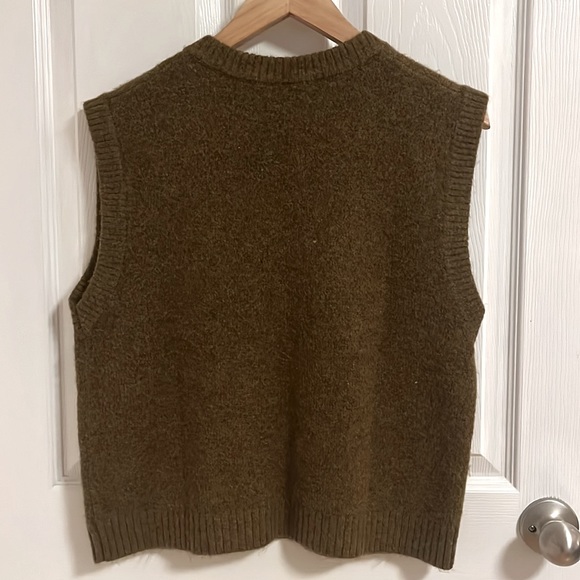 Twik (Simons) Vest - Picture 4 of 4